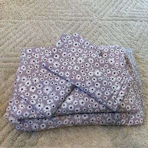 Purple Floral Sheet Set - White Daisy Pattern